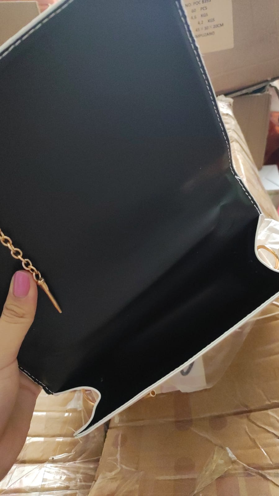 BOLSO DE MANO ELEGANTE Y PRACTICO