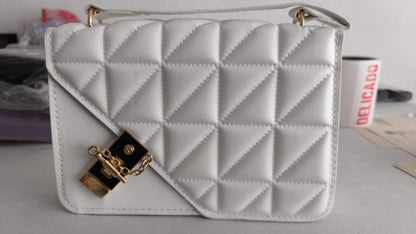 BOLSO DE MANO ELEGANTE Y PRACTICO